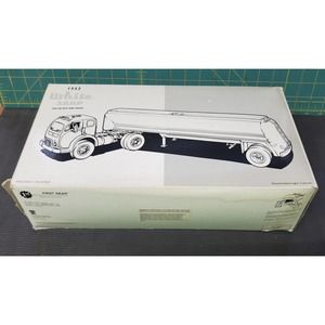 First Gear 1/34 1953 White 3000 Truck with Tanker Trailer 19-1934 Esso Aviation